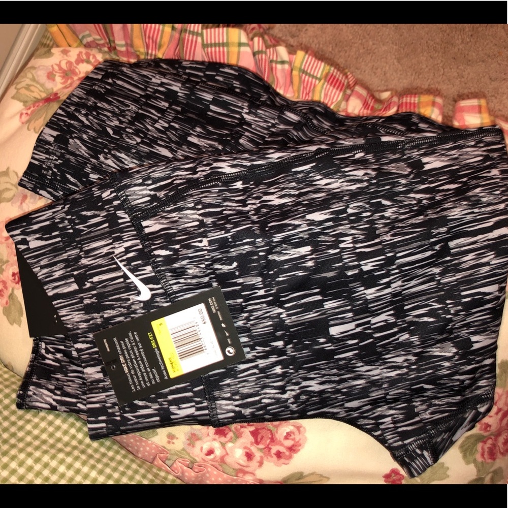 Cropped Nike Leggings